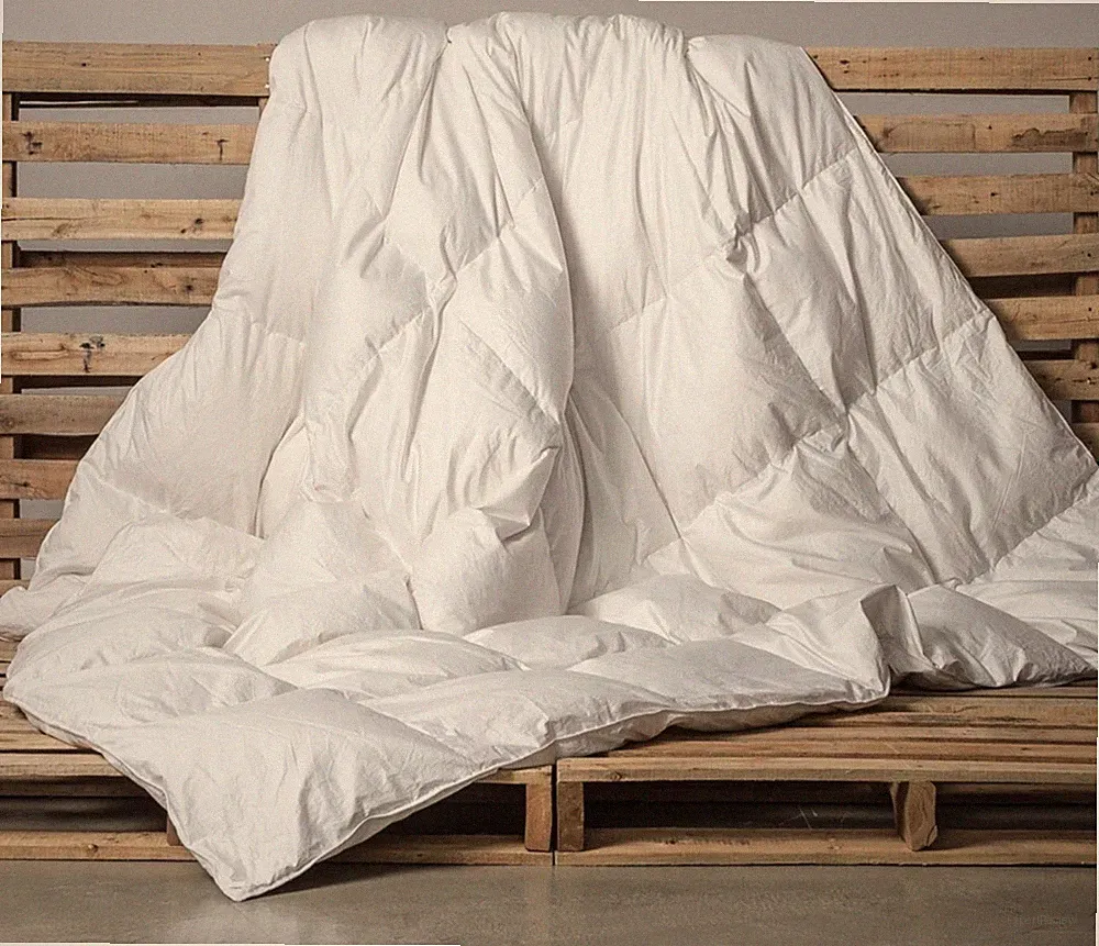 NEW Parachute Bedding King/California King Down Alternative Comforter